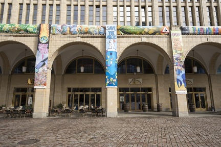 Banner an der Galerie (Mitte)